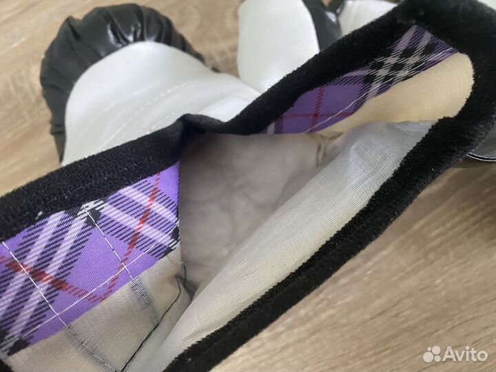 Боксерские перчатки лет на 8-10