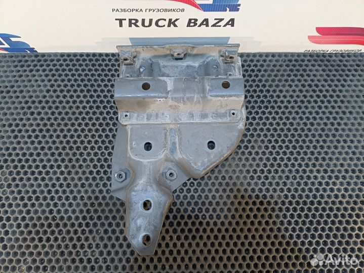 504023907 Кронштейн кабины передний левый