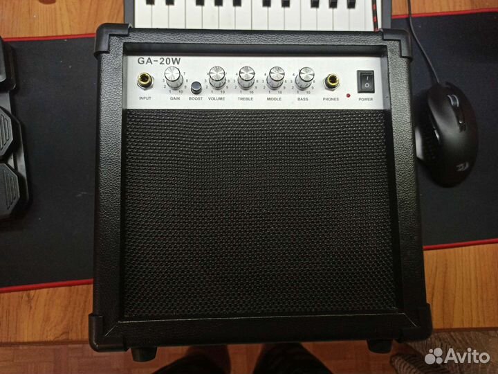 Гитарный комбоусилитель