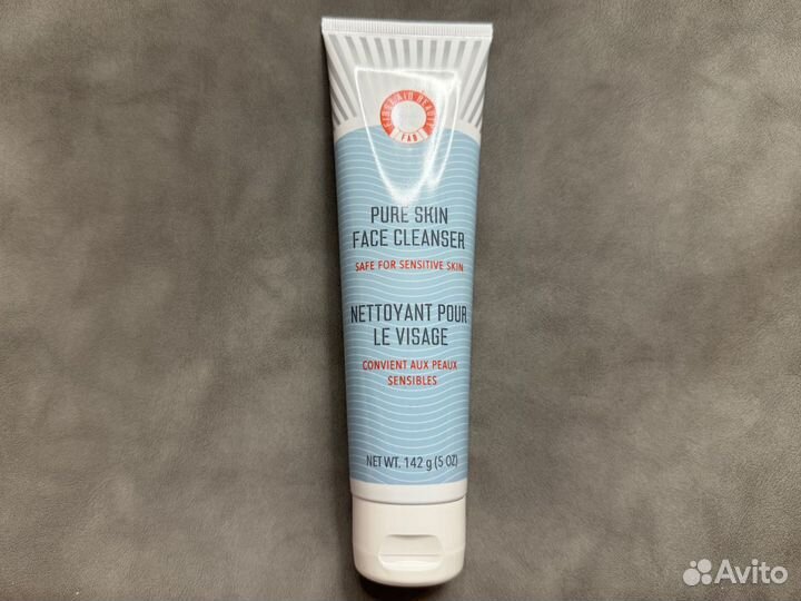 Гель для умывания First Aid Beauty Face Cleanser