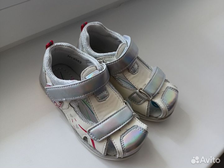 Новые сандали для девочки 24 р