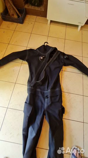 Сухой костюм для дайвинга