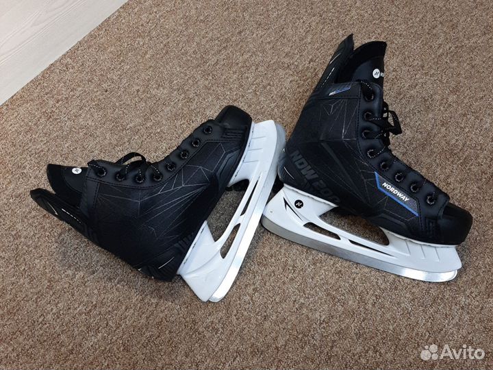 Коньки хоккейные 