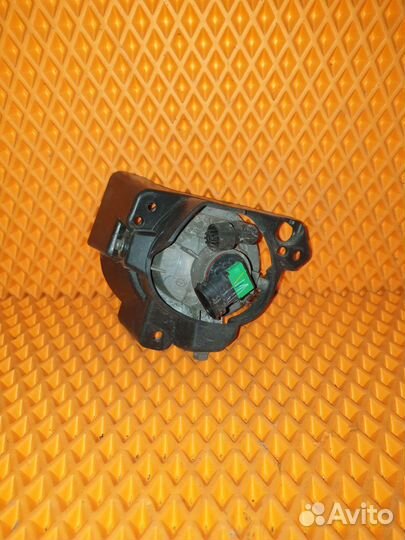 Фара противотуманная правая Mazda 3