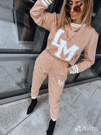 Костюм спортивный