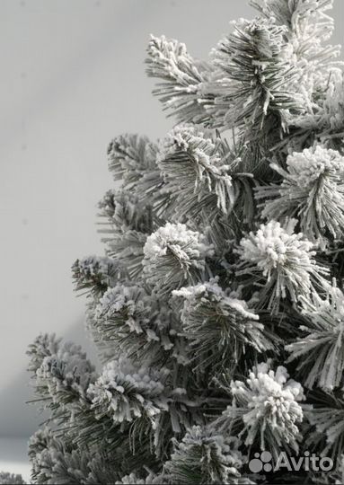 Искусственная заснеженная ель