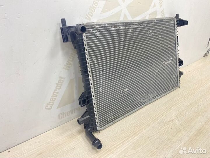 Радиатор охлаждения двигателя Volkswagen Tiguan 2