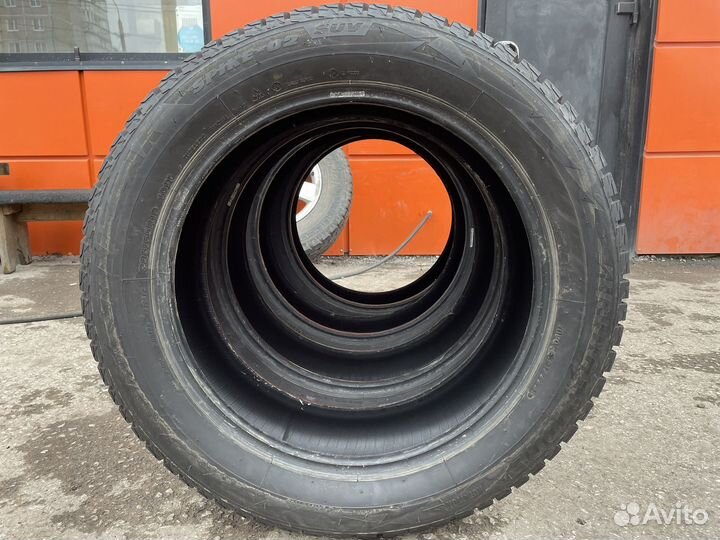 Bridgestone Blizzak Spike-02 235/55 R19 101