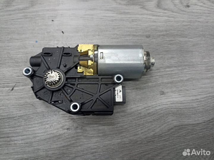 Моторчик люка BMW 5 G30/G31 G30 2020 67617316535