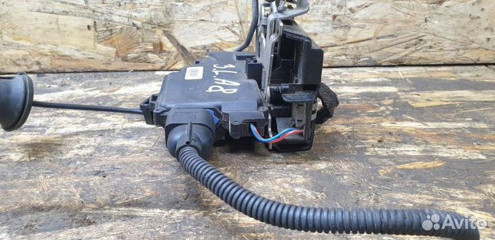 Замок двери задний левый Audi A8 D3