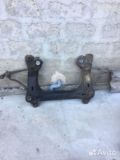 Подрамник на Ауди-100 в 44 кузове