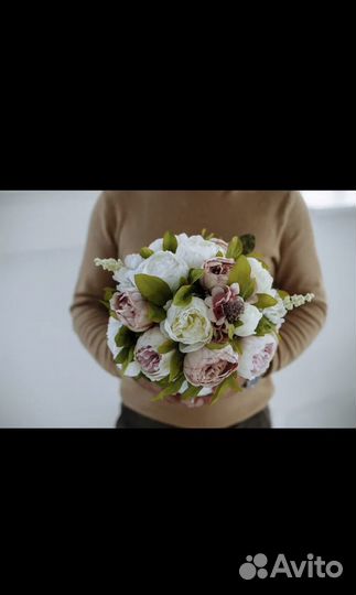 Искусственные цветы в горшках