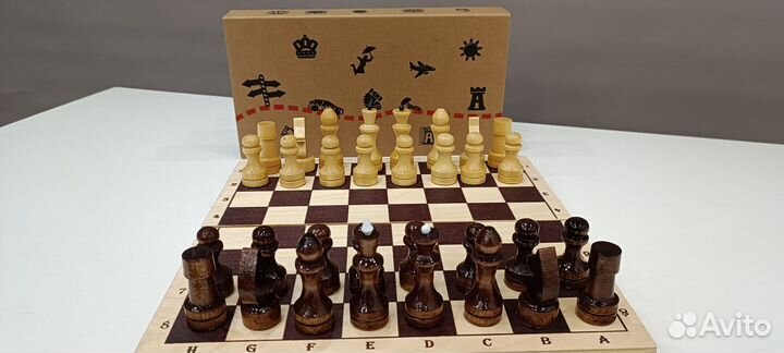 Набор шахмат в коробке