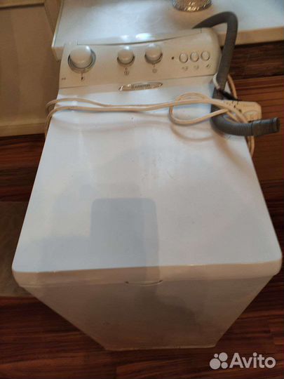 Стиральная машина Ariston с вертикальной загрузкой