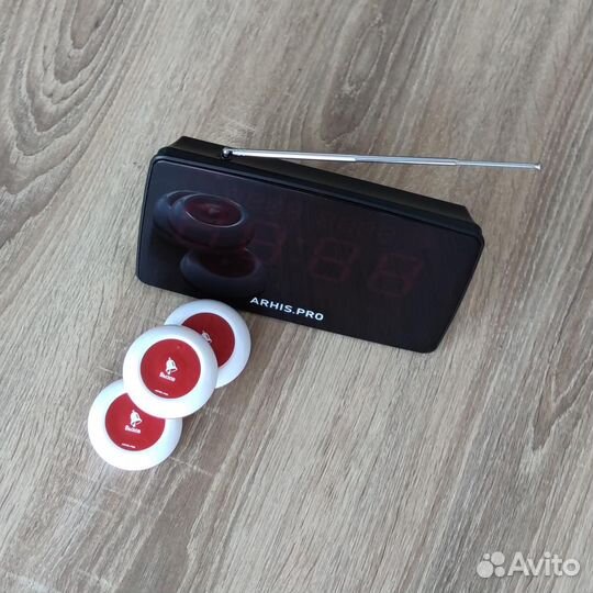 Кнопка вызова персонала и табло отображения вызова