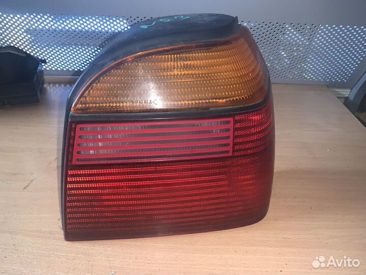 Фонарь правый golf 3