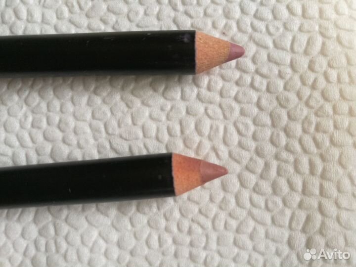 Marvel Cosmetics. Два косметических карандаша