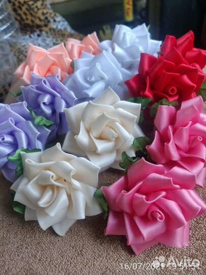 Резиночки в технике канзаши