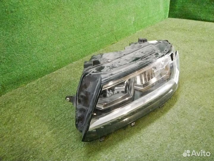 Фара левая Volkswagen Tiguan