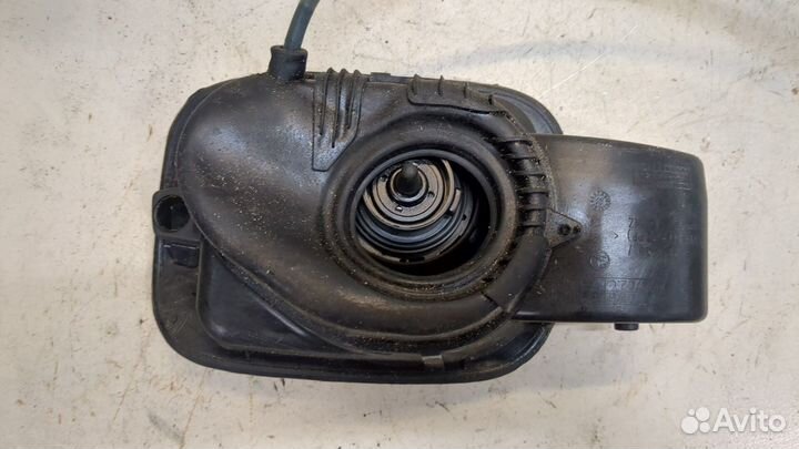 Лючок бензобака Skoda Octavia (A7)