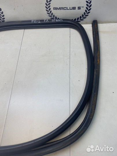 Уплотнитель проёма передний левый Nissan Primera