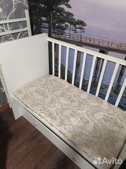 Пеленальный комод и кроватка