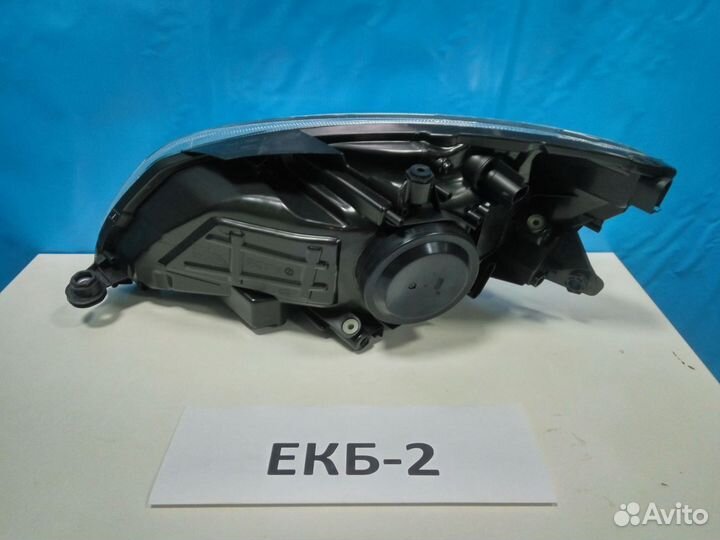 Фара правая Skoda Fabia 2 5J 2007-2014