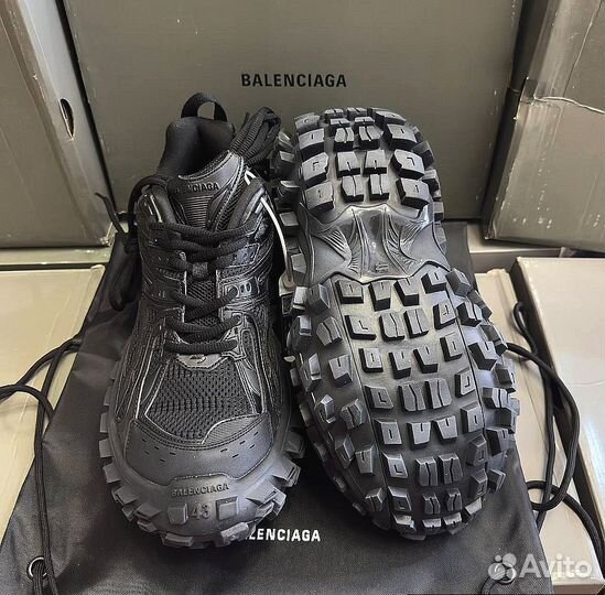 Balenciaga defender