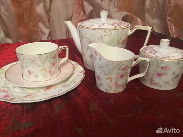 Чайный сервиз из костяного фарфора