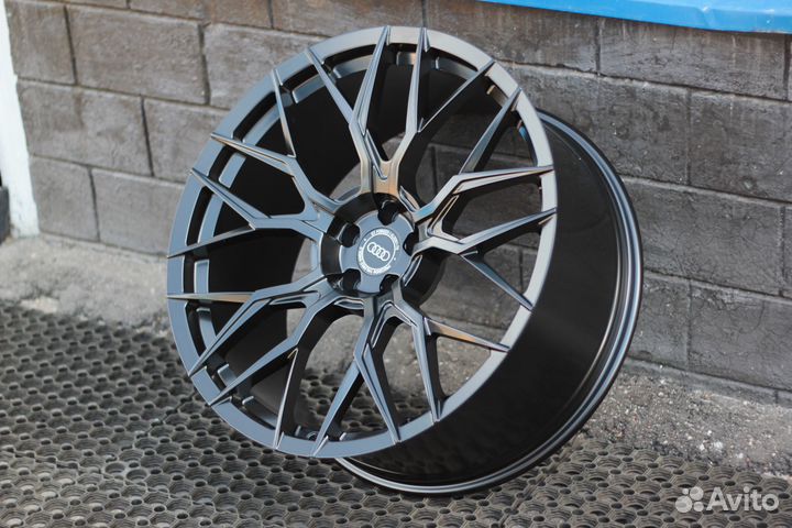 Кованые диски GT Forged R22 5x112 на Audi Q8