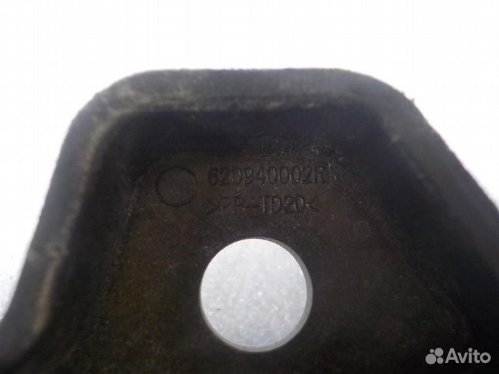 Кронштейн переднего бампера правый Renault Megane