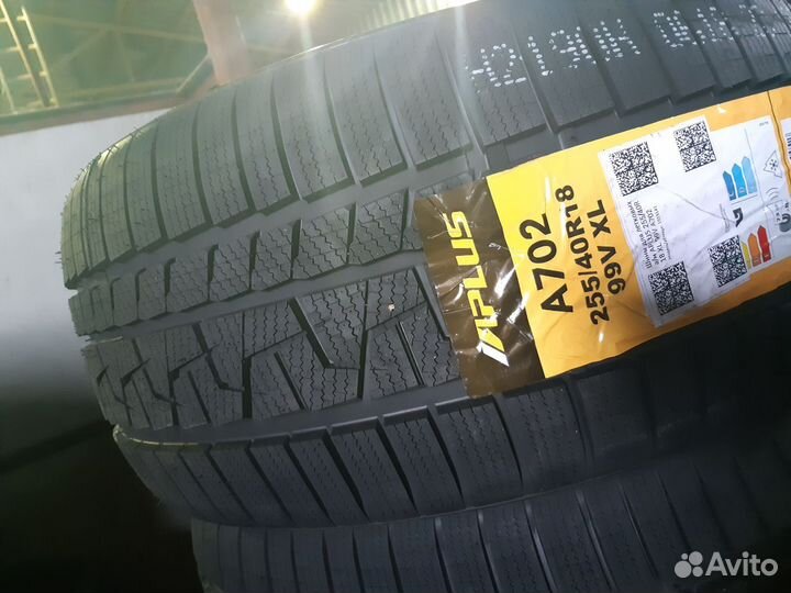 Aplus A702 225/45 R18 и 255/40 R18 95V