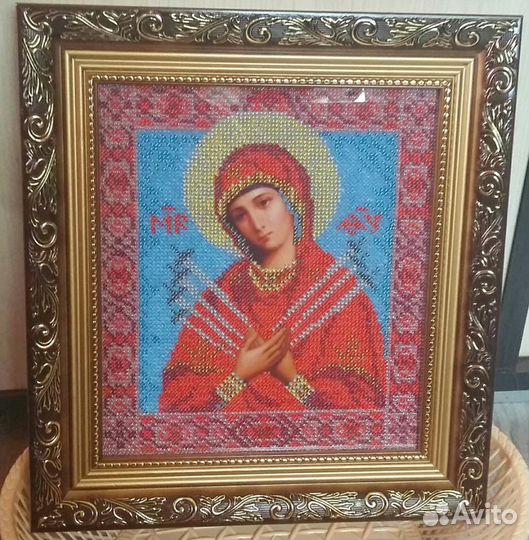 Иконы и картины вышиты из бисера