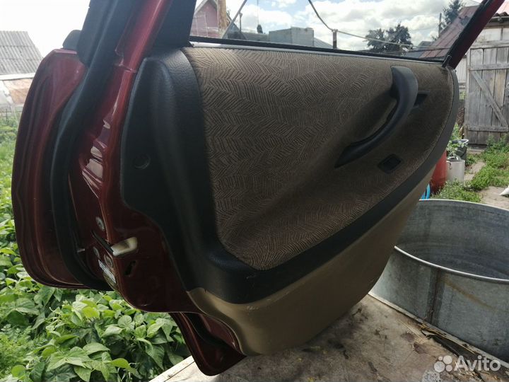 Дверь на Suzuki Liana