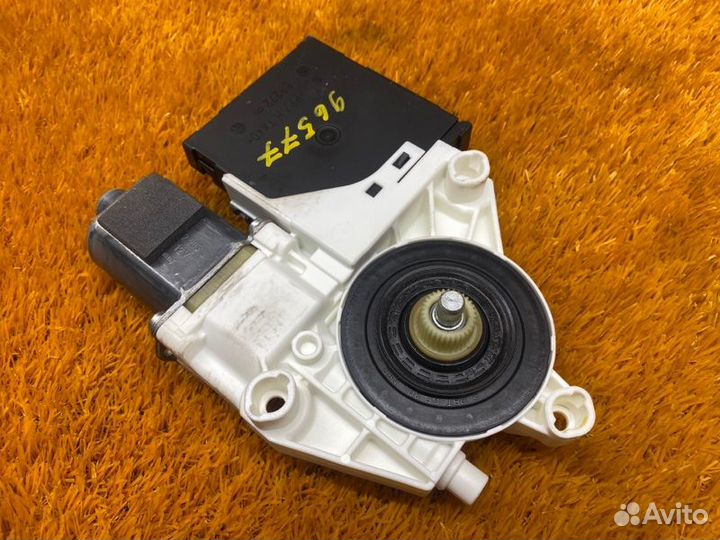 Мотор стеклоподъемника передний левый Audi A3 8P