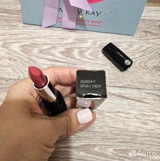 Сияющая гелевая губная помада Mary Kay