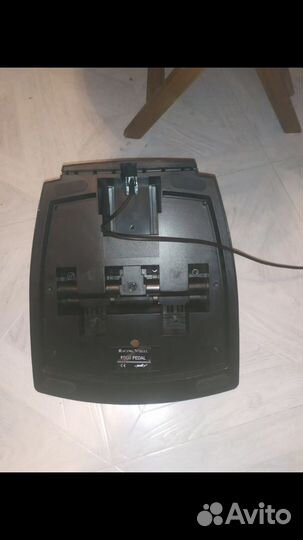 Игровой руль с педалями