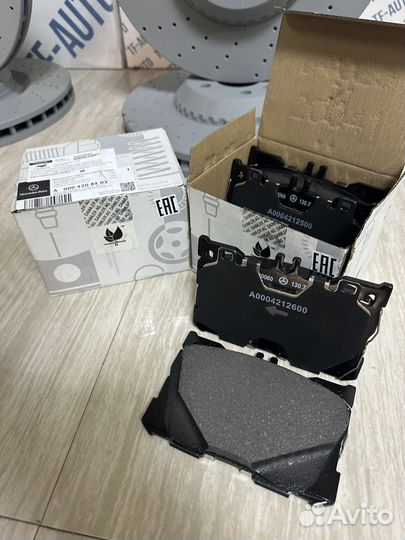 Передние колодки на Mercedes w213 рестайлинг