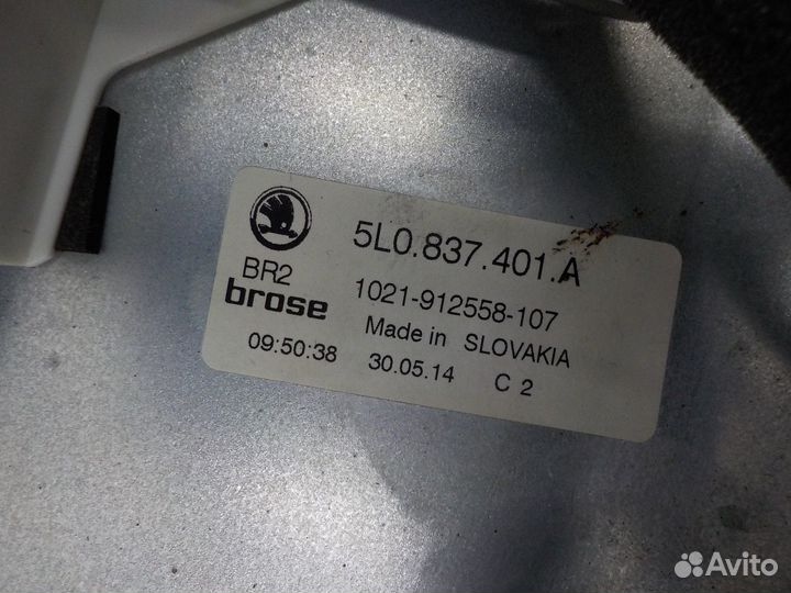 Стеклоподъемник Skoda Yeti 2009