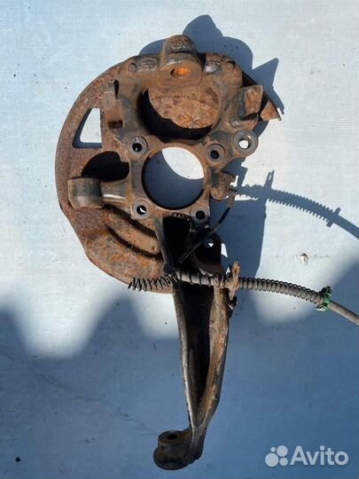 Кулак поворотный передний левый RUB000234