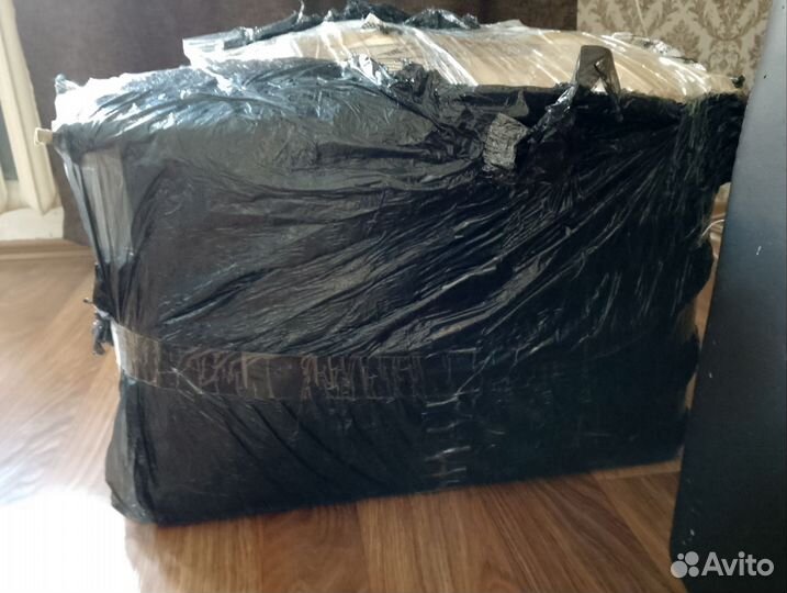 Коробка с ненужными вещами