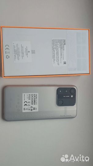 Телефон Techno spark 8C