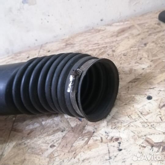 Патрубок воздушного фильтра Ford Focus 1