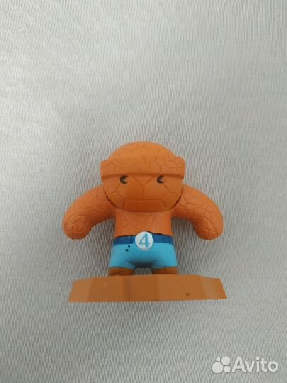 Значки 3 шт. и Фигурка Супергерои