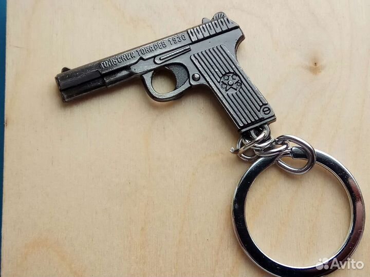 Брелок на ключи пистолет тт