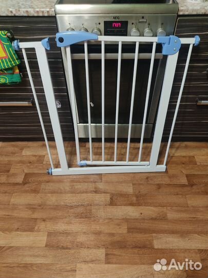 Барьер-калитка для дверного и лестничного проема