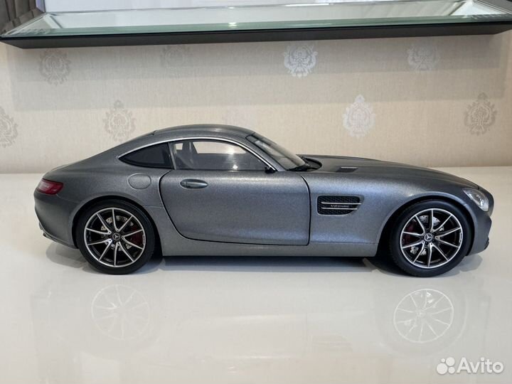 Коллекционная машинка Mercedes Benz AMG GTs