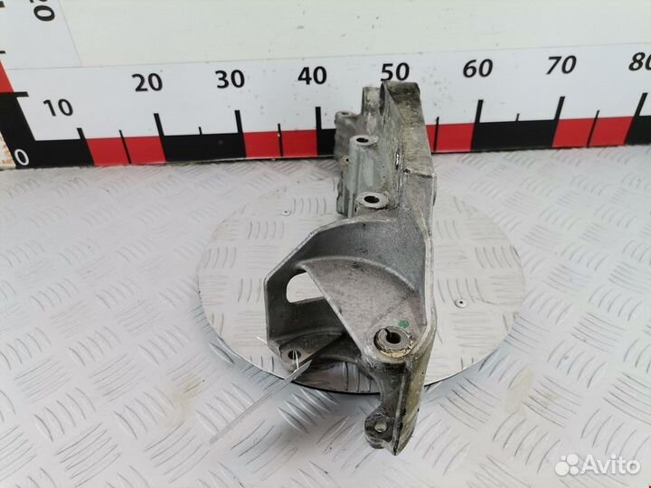 Кронштейн генератора Volkswagen Golf 3 1998