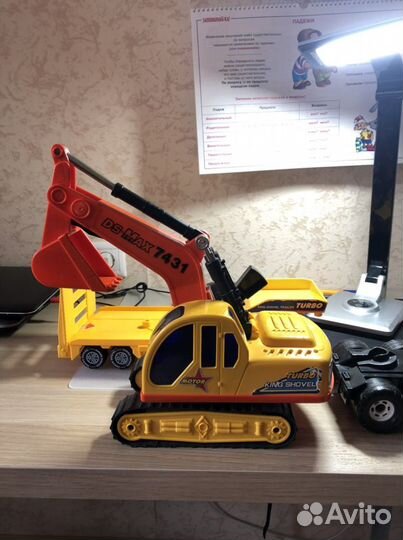 Автомобиль с прицепом и трактором