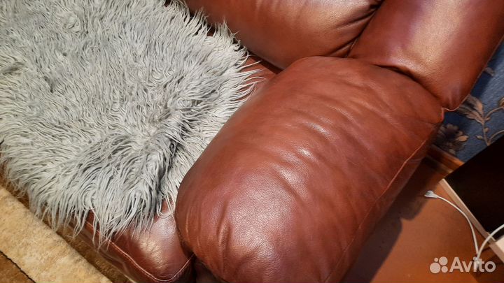 Продам кожаный диван